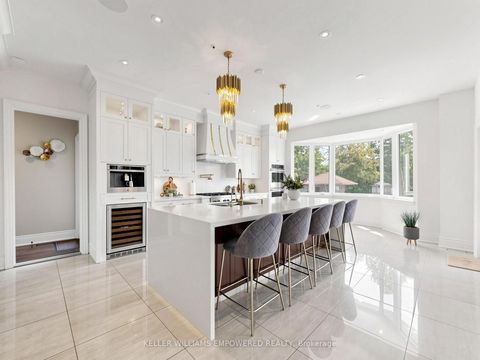 Photo 4 at 75 Rachelle Court, Kleinburg, Vaughan