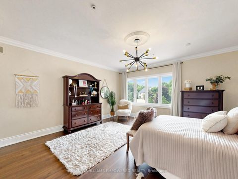 Photo 32 at 75 Rachelle Court, Kleinburg, Vaughan