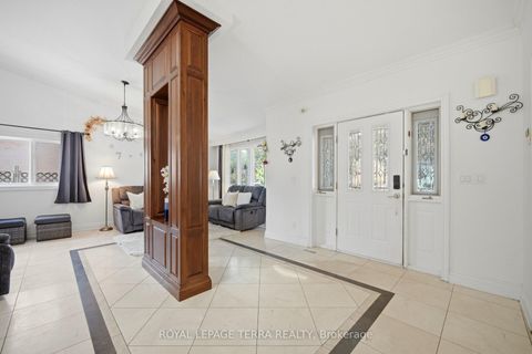 Photo 3 at 122 Verobeach Boulevard, Humbermede, Toronto