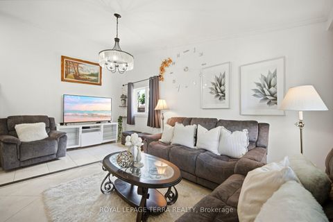 Photo 6 at 122 Verobeach Boulevard, Humbermede, Toronto