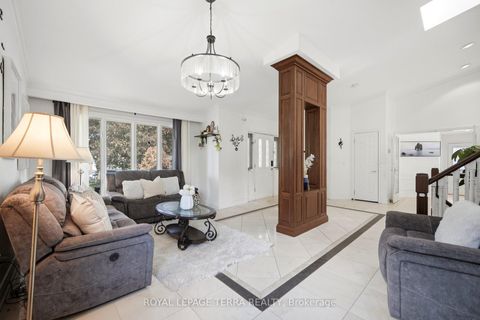 Photo 7 at 122 Verobeach Boulevard, Humbermede, Toronto