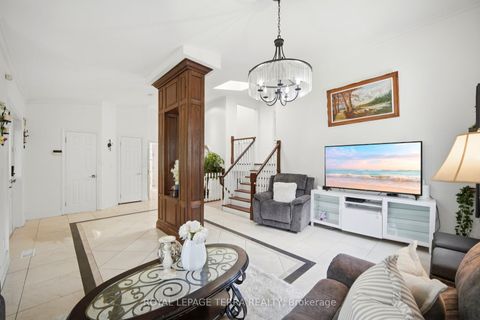 Photo 8 at 122 Verobeach Boulevard, Humbermede, Toronto
