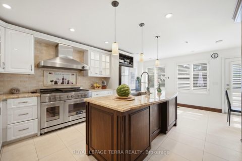 Photo 9 at 122 Verobeach Boulevard, Humbermede, Toronto