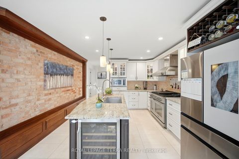 Photo 11 at 122 Verobeach Boulevard, Humbermede, Toronto