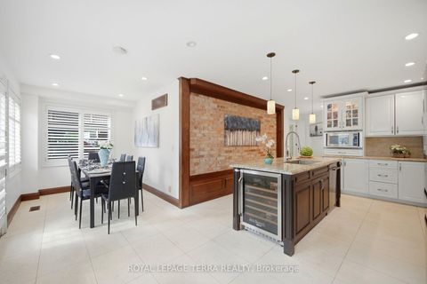 Photo 12 at 122 Verobeach Boulevard, Humbermede, Toronto