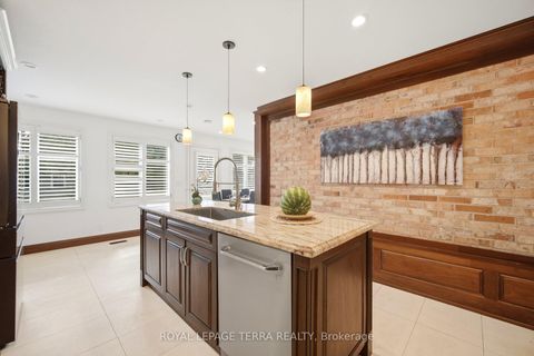 Photo 13 at 122 Verobeach Boulevard, Humbermede, Toronto