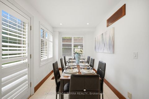 Photo 14 at 122 Verobeach Boulevard, Humbermede, Toronto
