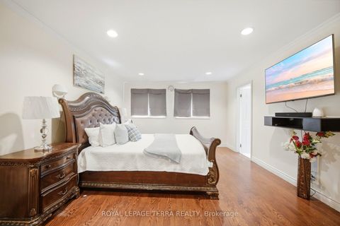Photo 19 at 122 Verobeach Boulevard, Humbermede, Toronto
