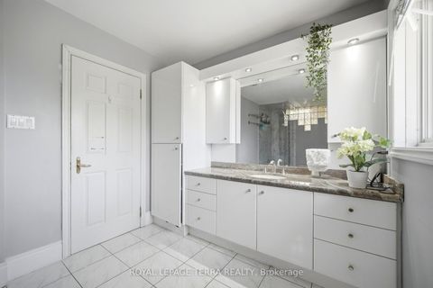 Photo 23 at 122 Verobeach Boulevard, Humbermede, Toronto