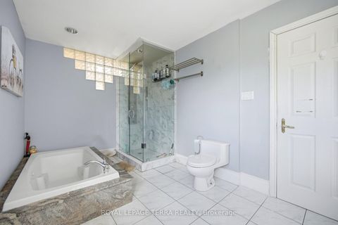 Photo 24 at 122 Verobeach Boulevard, Humbermede, Toronto