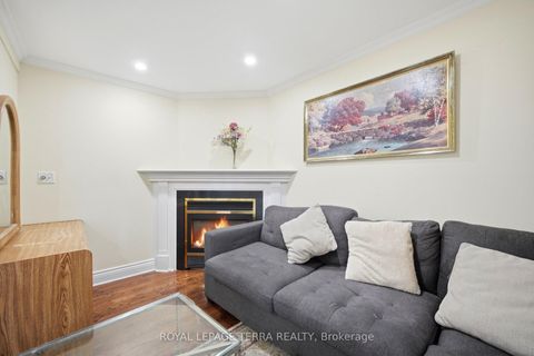 Photo 31 at 122 Verobeach Boulevard, Humbermede, Toronto