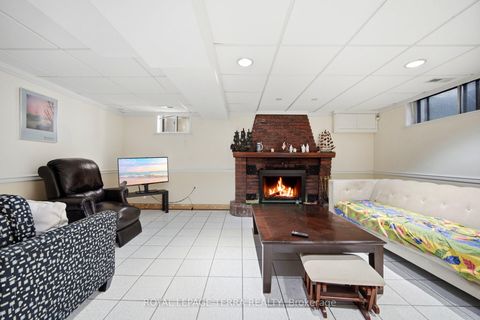 Photo 38 at 122 Verobeach Boulevard, Humbermede, Toronto