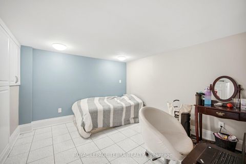 Photo 43 at 122 Verobeach Boulevard, Humbermede, Toronto