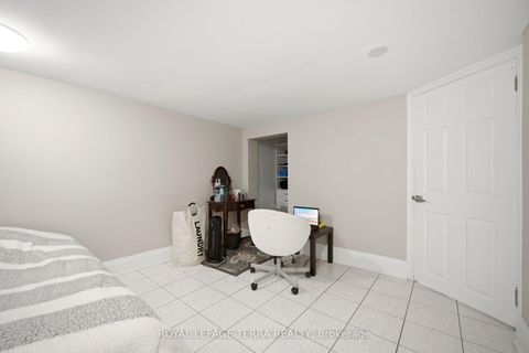 Photo 44 at 122 Verobeach Boulevard, Humbermede, Toronto
