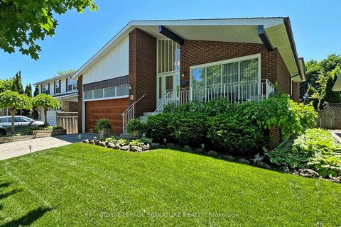 Photo 1 at 6 Kelvinway Drive, L'Amoreaux, Toronto