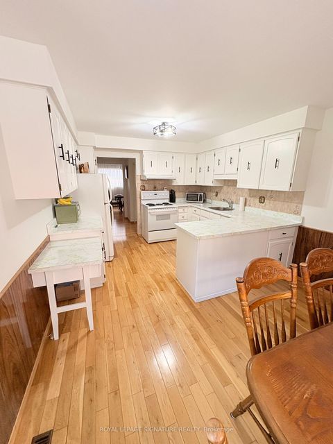 Photo 13 at 6 Kelvinway Drive, L'Amoreaux, Toronto