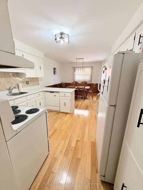 Photo 14 at 6 Kelvinway Drive, L'Amoreaux, Toronto