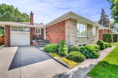 Photo 2 at 3 Avery Avenue, Markland Wood, Toronto
