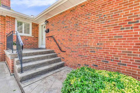 Photo 3 at 3 Avery Avenue, Markland Wood, Toronto