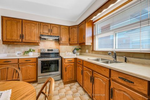 Photo 11 at 3 Avery Avenue, Markland Wood, Toronto
