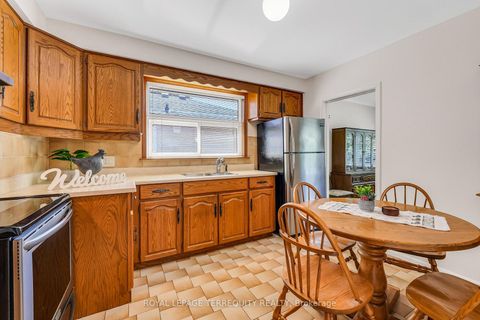 Photo 13 at 3 Avery Avenue, Markland Wood, Toronto