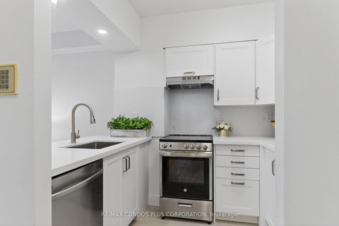 Photo 6 at 1601 - 736 Bay Street, Bay Street Corridor, Toronto