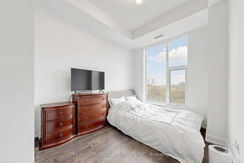 Photo 11 at 534 - 25 Adra Grado Way, Bayview Village, Toronto