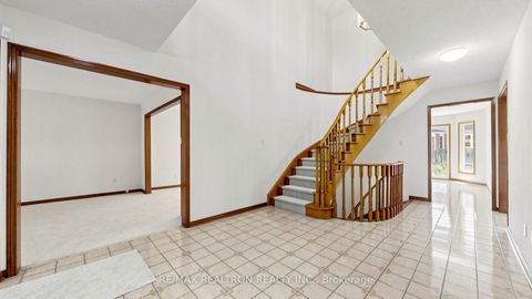 Photo 4 at 328 Goldhawk Trail, Milliken, Toronto