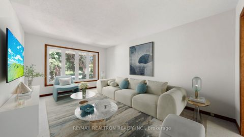 Photo 5 at 328 Goldhawk Trail, Milliken, Toronto
