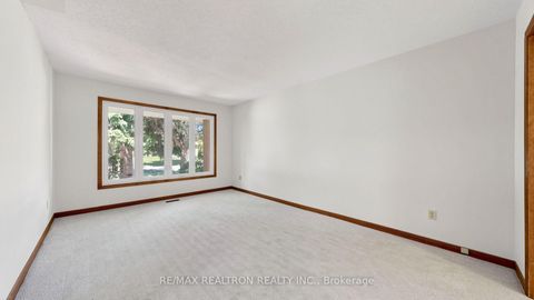 Photo 6 at 328 Goldhawk Trail, Milliken, Toronto