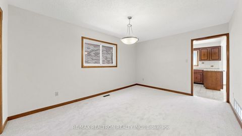 Photo 10 at 328 Goldhawk Trail, Milliken, Toronto