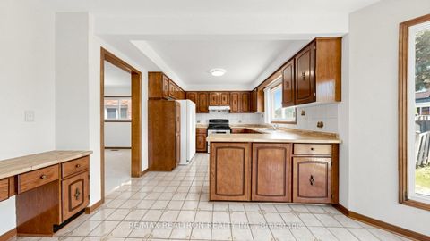 Photo 11 at 328 Goldhawk Trail, Milliken, Toronto