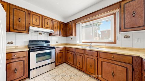 Photo 12 at 328 Goldhawk Trail, Milliken, Toronto
