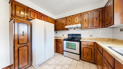 Photo 13 at 328 Goldhawk Trail, Milliken, Toronto