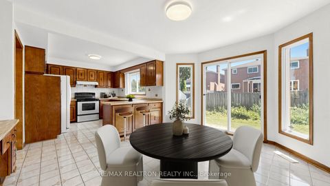 Photo 14 at 328 Goldhawk Trail, Milliken, Toronto