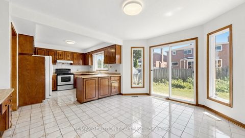Photo 15 at 328 Goldhawk Trail, Milliken, Toronto