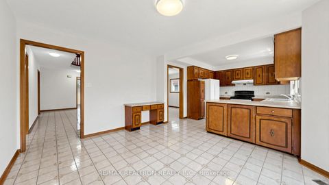 Photo 16 at 328 Goldhawk Trail, Milliken, Toronto