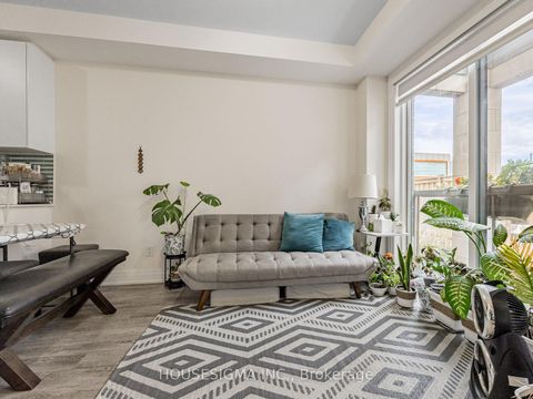 Photo 6 at 5 - 713 Lawrence Avenue W, Glen Park, Toronto