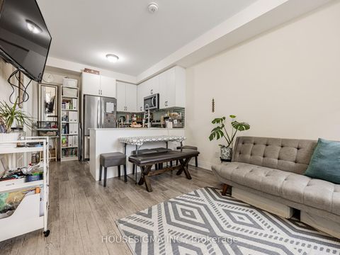 Photo 8 at 5 - 713 Lawrence Avenue W, Glen Park, Toronto