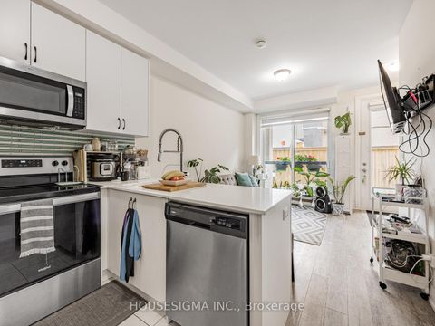 Photo 10 at 5 - 713 Lawrence Avenue W, Glen Park, Toronto