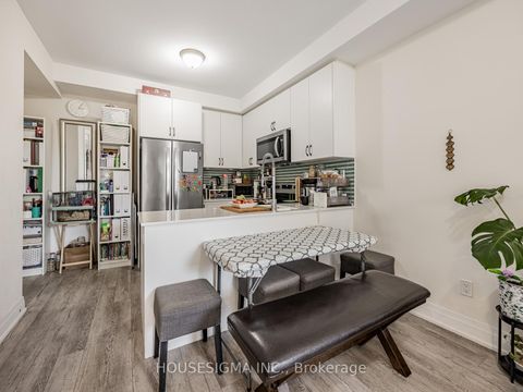 Photo 11 at 5 - 713 Lawrence Avenue W, Glen Park, Toronto