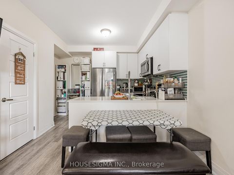 Photo 12 at 5 - 713 Lawrence Avenue W, Glen Park, Toronto