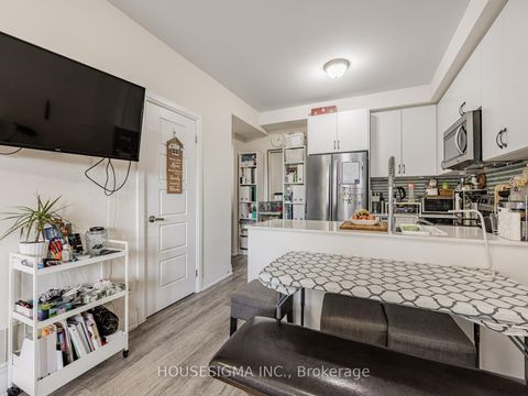 Photo 13 at 5 - 713 Lawrence Avenue W, Glen Park, Toronto