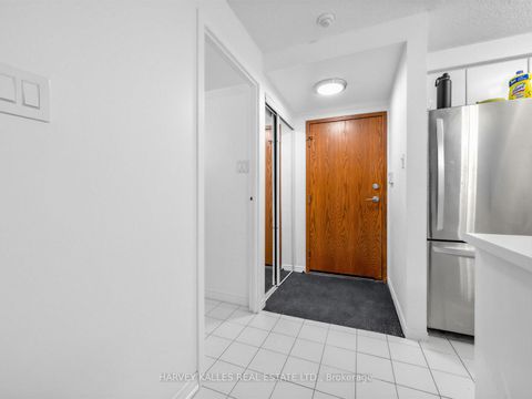 Photo 5 at 705 - 10 Yonge Street, Waterfront Communities C1, Toronto