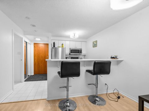 Photo 15 at 705 - 10 Yonge Street, Waterfront Communities C1, Toronto