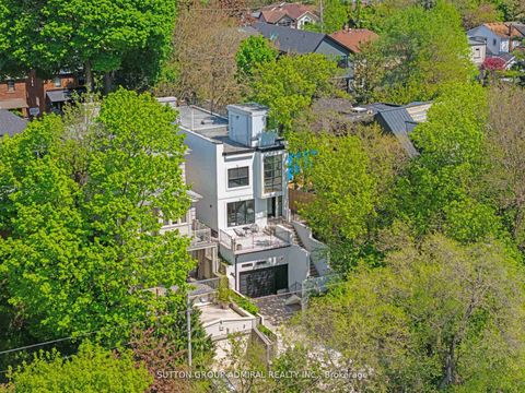 Photo 1 at 35 Beechwood Drive, Broadview North, Toronto