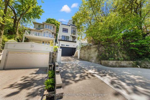 Photo 2 at 35 Beechwood Drive, Broadview North, Toronto