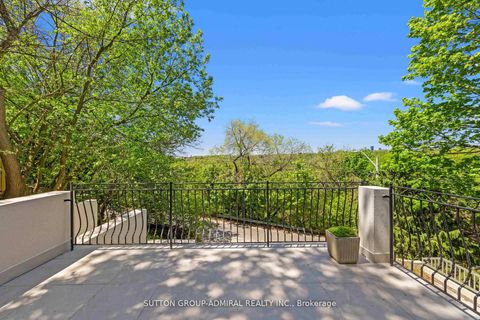Photo 4 at 35 Beechwood Drive, Broadview North, Toronto