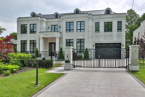 Photo 1 at 15 Sulgrave Crescent, Windfields, Toronto