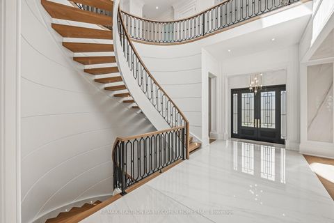 Photo 4 at 15 Sulgrave Crescent, Windfields, Toronto
